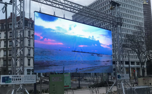 戶外LED顯示屏的清洗與維護(hù):保持清晰視界